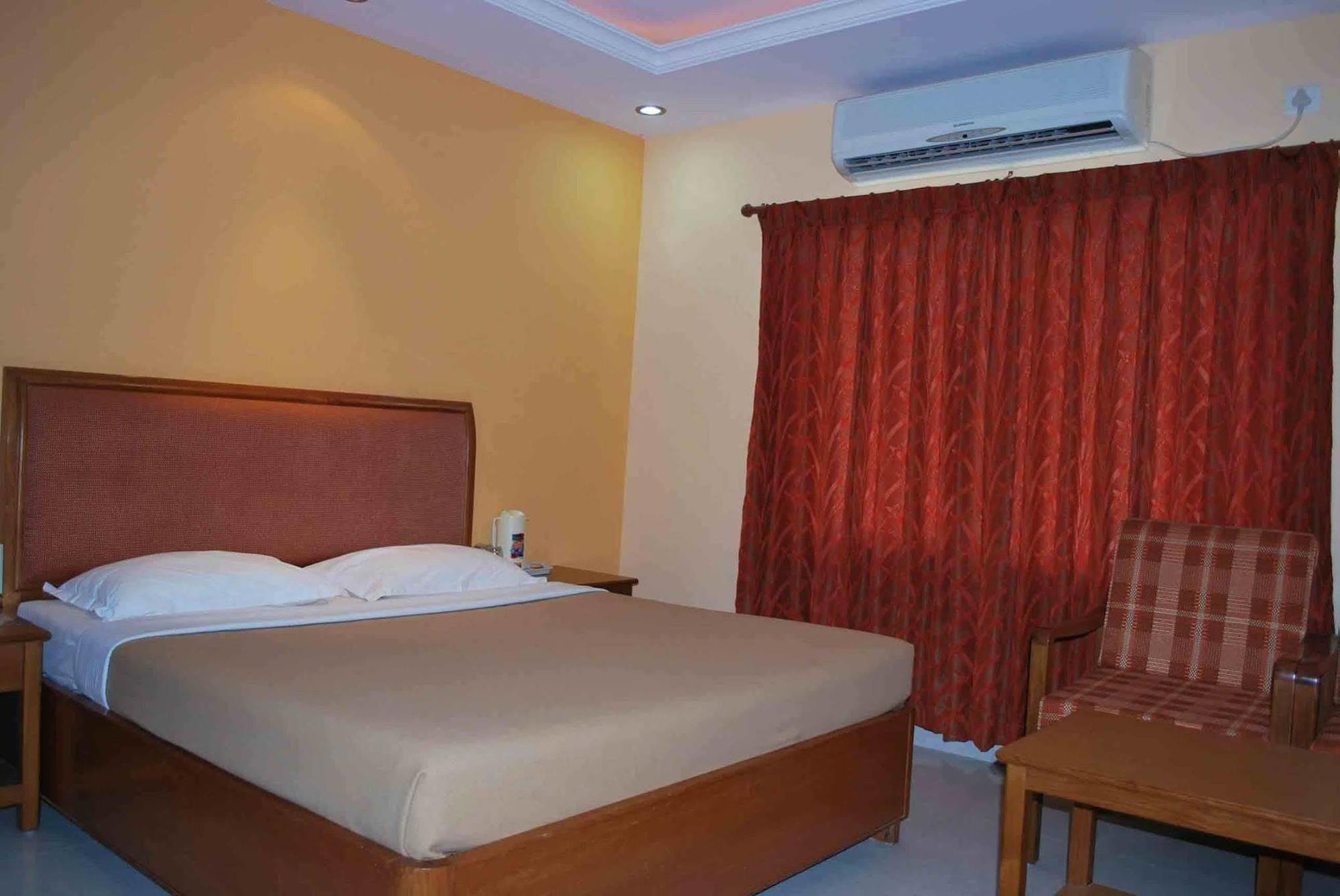 The Chakrie Residency Hotel Tirupati Kültér fotó